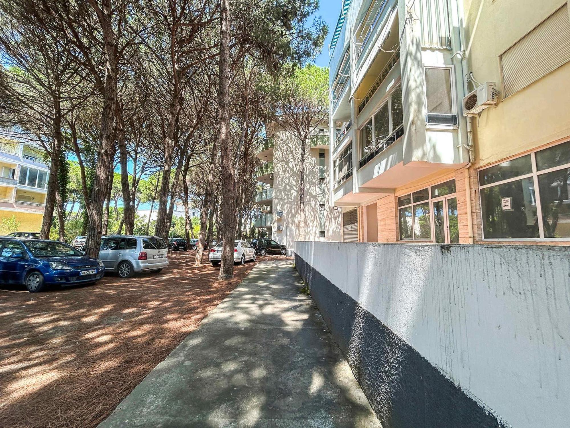 Mali I Robit 857 * Golem (Tirana)